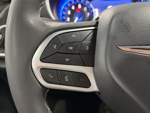 Used 2025 Chrysler Pacifica Select FWD image 22