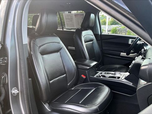 Used 2021 Ford Explorer XLT w/ Equipment Group 202A AWD/4WD image 7