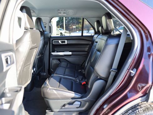 Certified 2022 Ford Explorer XLT w/ Equipment Group 202A image 17