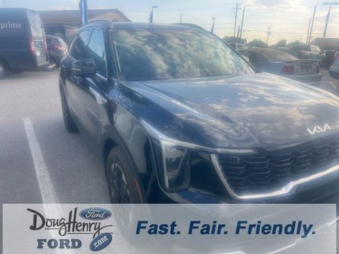 Used 2024 Kia Sorento S w/ Panoramic Sunroof Package image 4