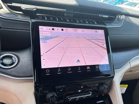 New 2025 Jeep Grand Cherokee Limited image 12