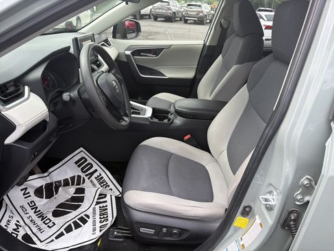 Used 2019 Toyota RAV4 XLE w/ Convenience Package AWD/4WD image 14