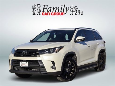 Used 2019 Toyota Highlander SE image 1