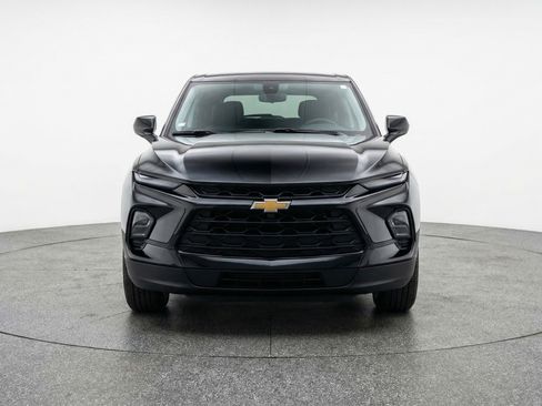 Used 2025 Chevrolet Blazer LT image 2