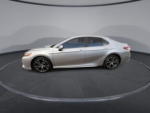 Used 2019 Toyota Camry SE FWD image 5