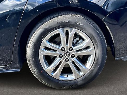 Used 2022 Toyota Sienna XSE image 36