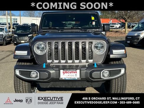 Used 2022 Jeep Wrangler Unlimited Sahara w/ Cold Weather Group AWD/4WD image 6