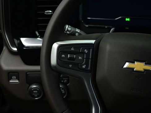 Used 2024 Chevrolet Silverado 1500 LT image 4