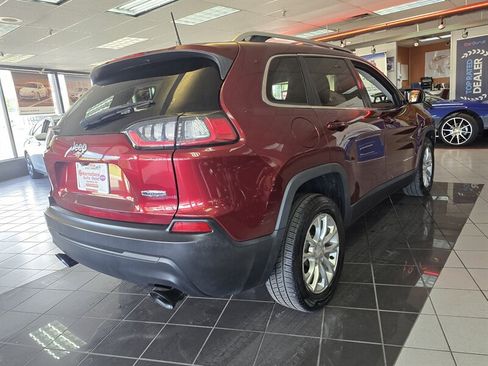 Used 2019 Jeep Cherokee Latitude w/ Cold Weather Group FWD image 4