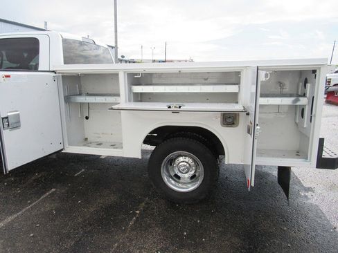 Used 2024 RAM 3500 Tradesman w/ Chrome Appearance Group AWD/4WD image 27