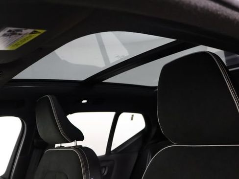 Used 2022 Volvo XC40 P8 Recharge Ultimate AWD/4WD image 17