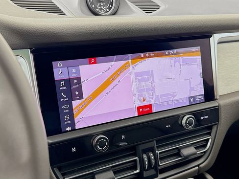 Certified 2023 Porsche Macan Turbo image 19