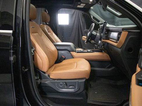 Used 2024 Ford Expedition Max Platinum AWD/4WD image 17