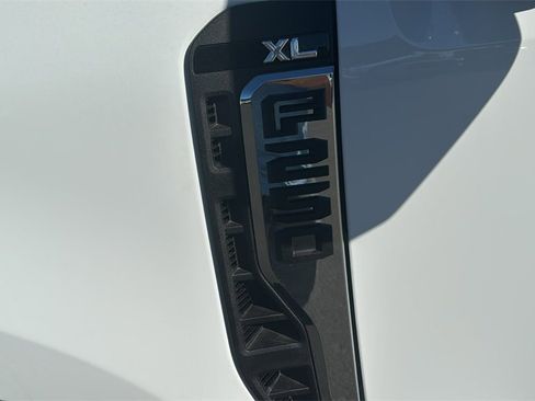 New 2026 Ford F250 XL w/ XL Chrome Package image 5