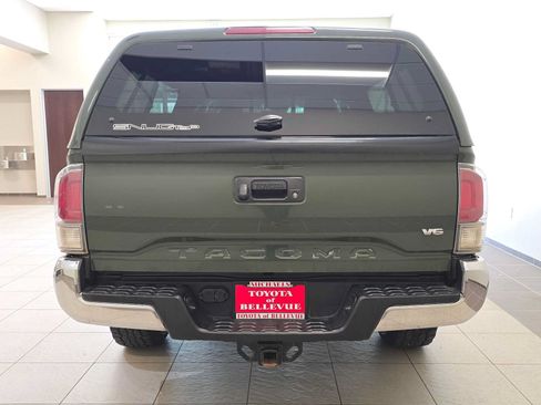 Certified 2022 Toyota Tacoma TRD Off-Road w/ TRD Premium Off Road Package AWD/4WD image 5