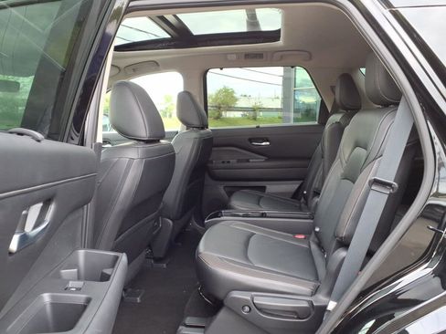 Certified 2023 Nissan Pathfinder SL w/ SL Premium Package AWD/4WD image 16
