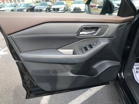 Used 2023 Nissan Rogue SV w/ SV Premium B Package image 16