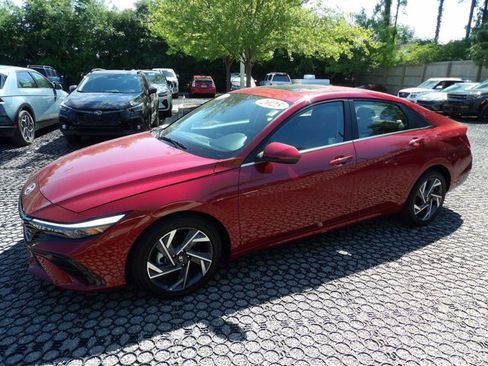 Used 2025 Hyundai Elantra SEL FWD image 4