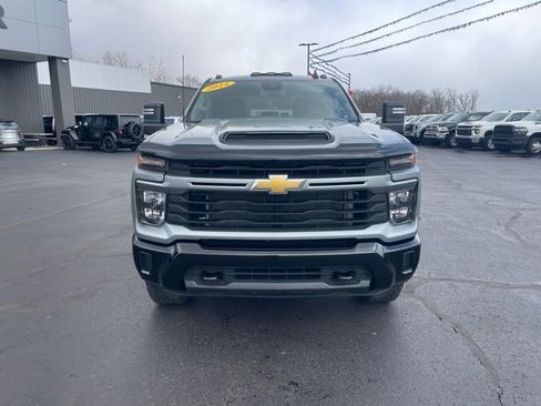 Used 2024 Chevrolet Silverado 2500 Custom w/ Custom Value Package image 10