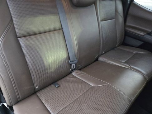 Used 2017 Toyota Tacoma Limited image 33