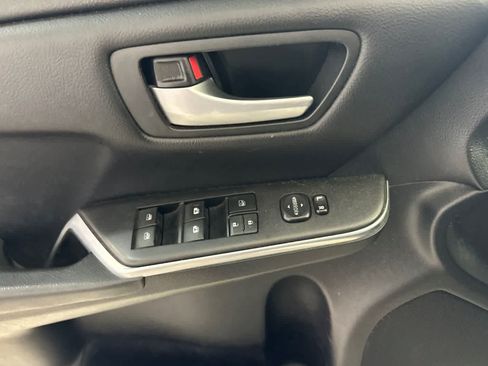 Used 2016 Toyota Camry SE FWD image 15