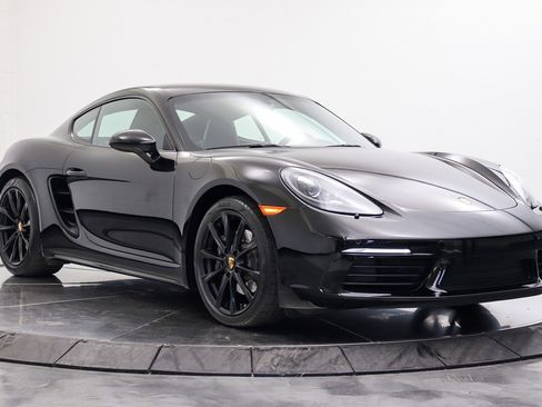 Used 2018 Porsche 718 Cayman RWD image 7
