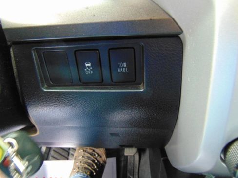 Used 2015 Toyota Tundra SR5 w/ TRD Off Road Package AWD/4WD image 11