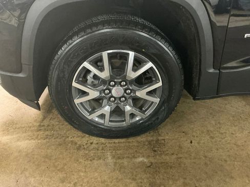 Certified 2023 GMC Acadia SLE w/ Driver Convenience Package image 27