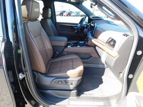 New 2025 Chevrolet Suburban High Country image 19