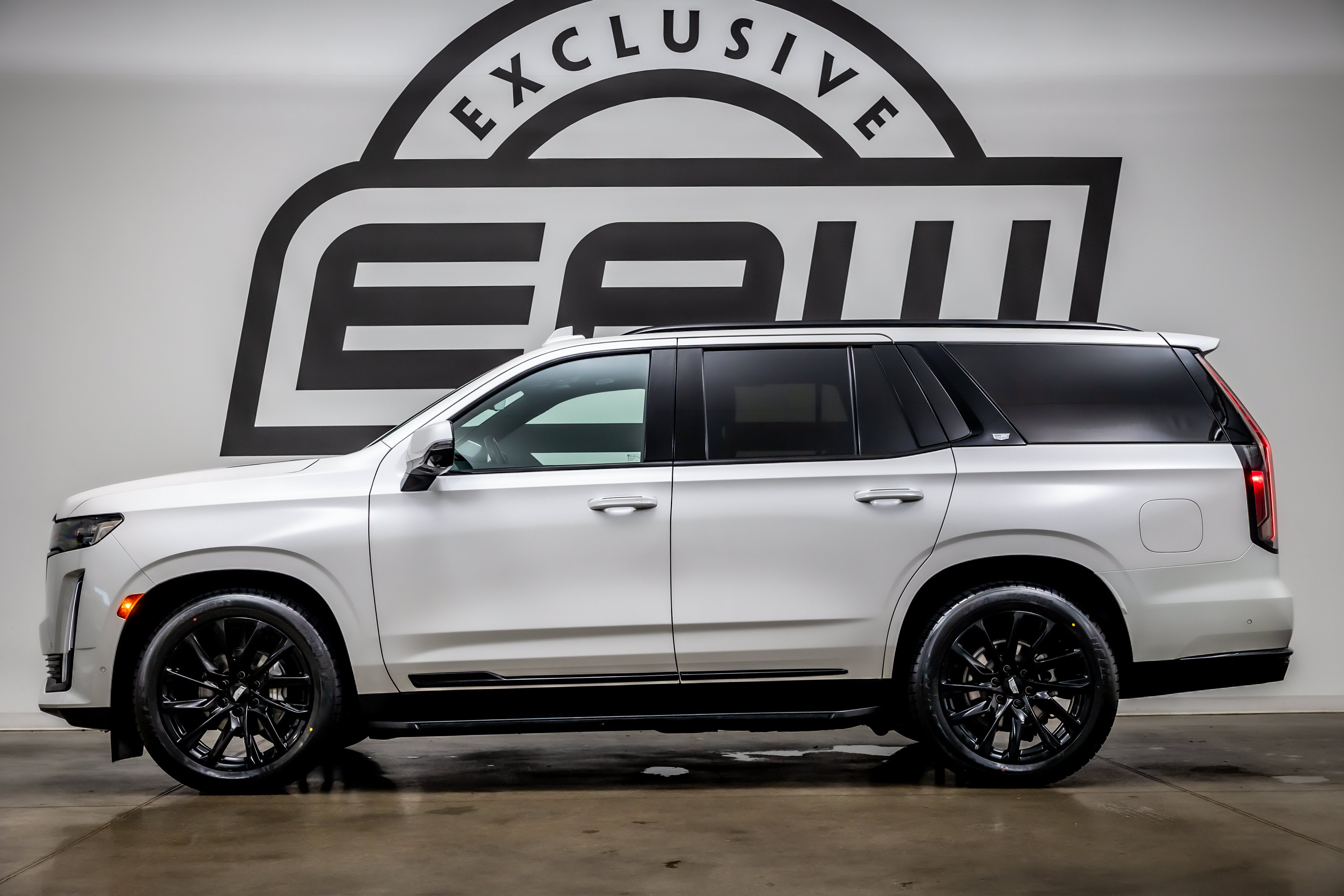 Used 2023 Cadillac Escalade Sport w/ LPO, ONYX Package AWD/4WD image 6