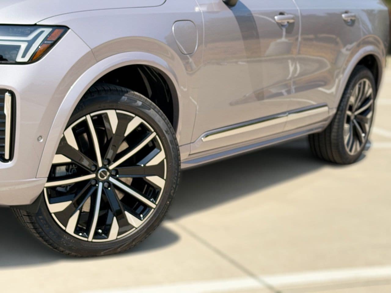 New 2026 Volvo XC90 T8 Plus w/ Protection Package Premier AWD/4WD image 7