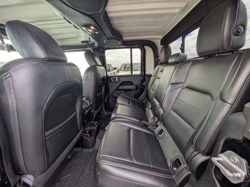Used 2020 Jeep Gladiator Overland image 12