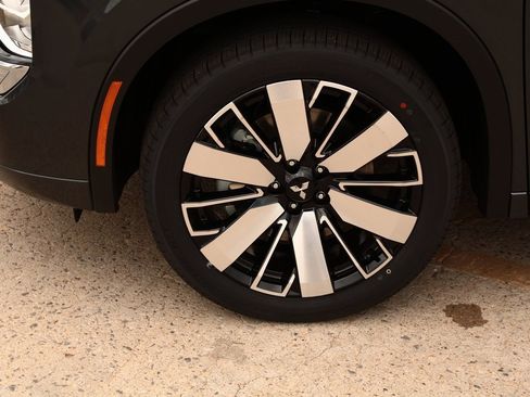 New 2025 Mitsubishi Outlander SEL image 2