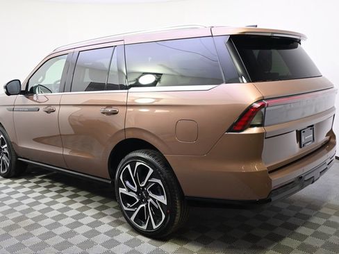 New 2026 Lincoln Navigator Black Label AWD/4WD image 3