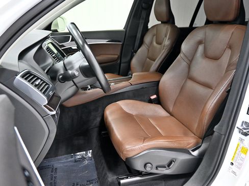 Used 2019 Volvo XC90 T6 Momentum w/ Advanced Package AWD/4WD image 6
