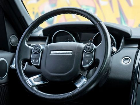 Used 2017 Land Rover Discovery SE AWD/4WD image 28