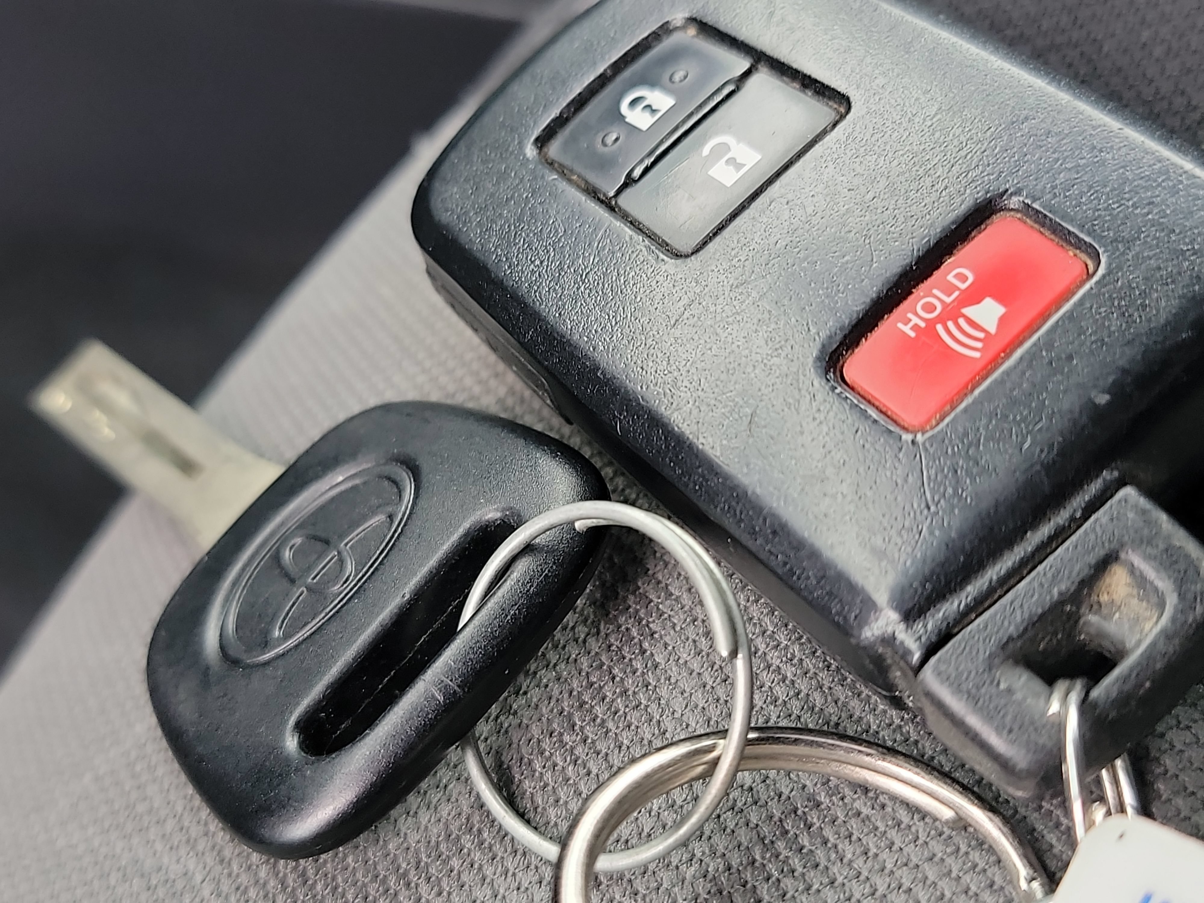 Used 2020 Toyota Tacoma TRD Off-Road AWD/4WD image 31