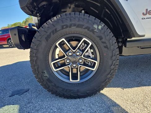 New 2026 Jeep Gladiator Mojave w/ Steel Bumper Group AWD/4WD image 28