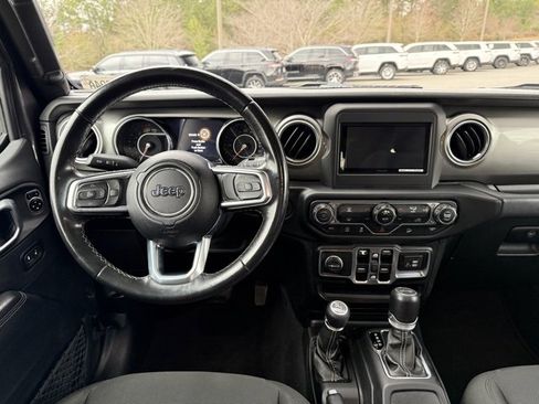 Used 2020 Jeep Wrangler Unlimited Sahara image 17