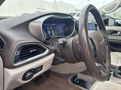 Used 2017 Chrysler Pacifica Touring-L Plus w/ Advanced Safetytec Group image 16