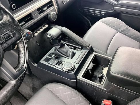 Used 2025 Toyota Tacoma SR5 AWD/4WD image 15
