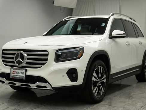 Used 2025 Mercedes-Benz GLB 250 4MATIC image 4