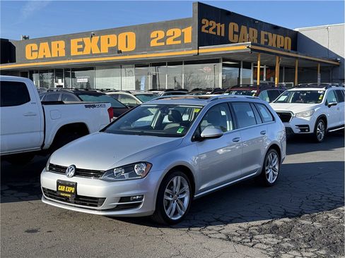 Used 2017 Volkswagen Golf S image 1