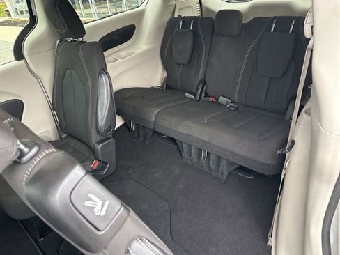 Used 2023 Chrysler Voyager LX FWD image 23
