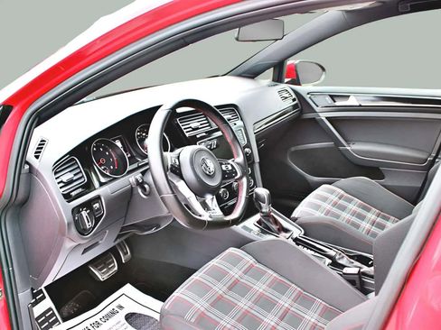 Used 2017 Volkswagen GTI S image 10