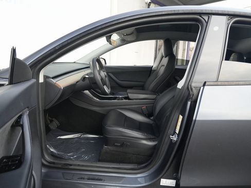 Used 2020 Tesla Model Y Long Range image 23