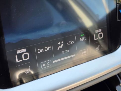 Certified 2022 Subaru Outback Premium image 31