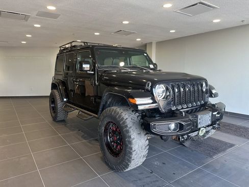 Used 2021 Jeep Wrangler Unlimited Sahara image 3