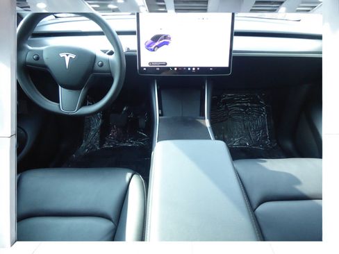 Used 2020 Tesla Model Y Long Range image 11