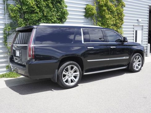 Used 2016 Cadillac Escalade ESV Luxury AWD/4WD image 4